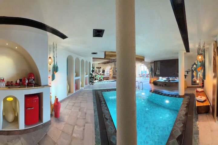 Pool 93 of 202