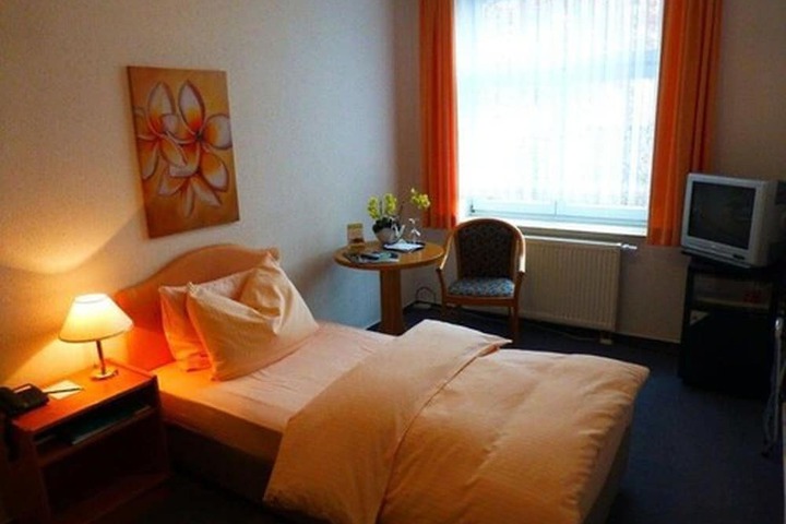 Room 5 of 65
