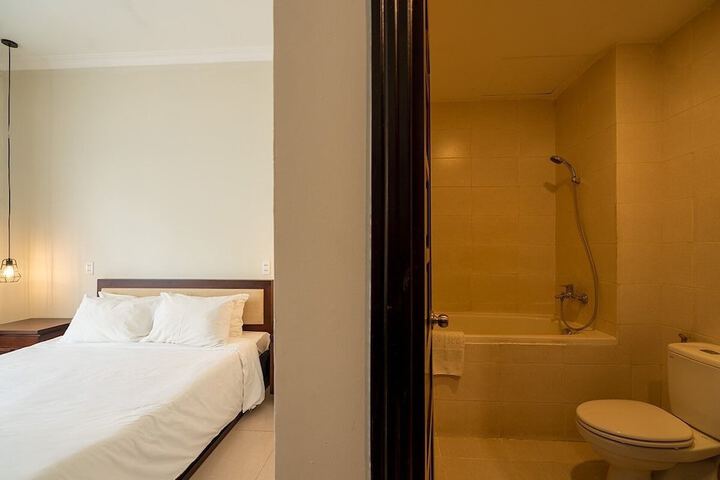 Room 28 of 77