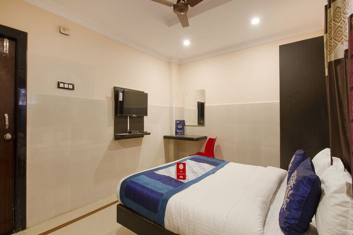 Room 9 of 19