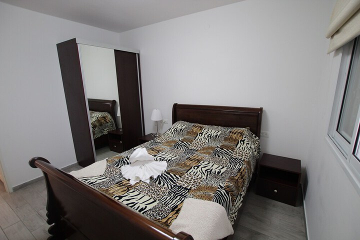 Room 6 of 37