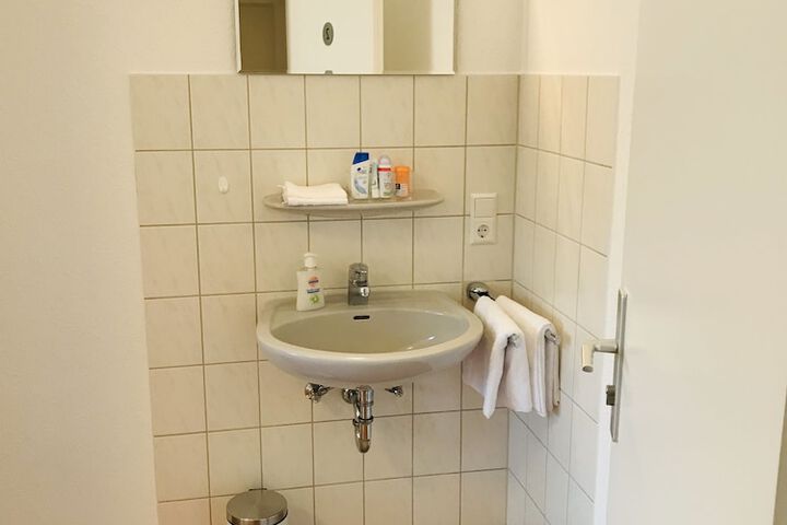 Room 16 of 19