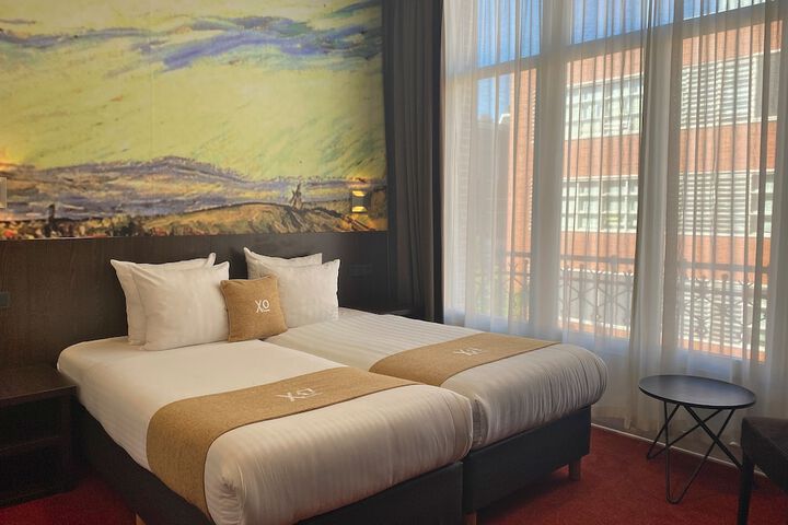 Room 9 of 42