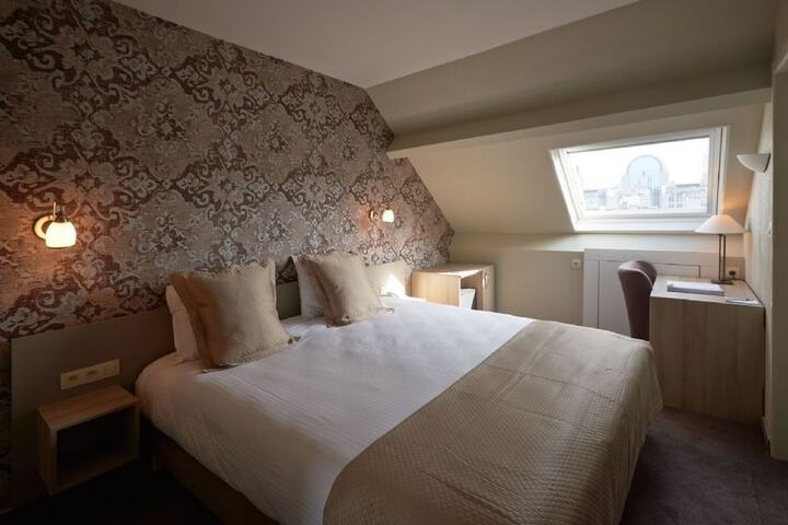 Room 2 of 11