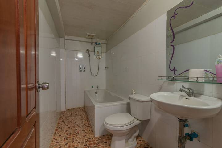 Room 13 of 28