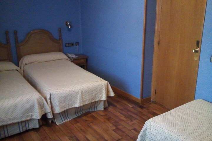 Room 8 of 40