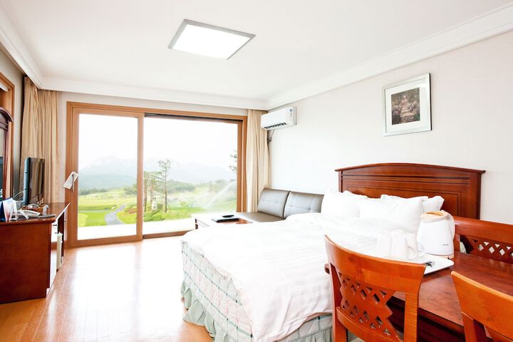 Room 27 of 110