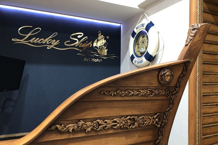 Lucky Ship Art Hotel