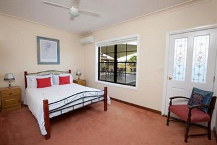 Room 11 of 38
