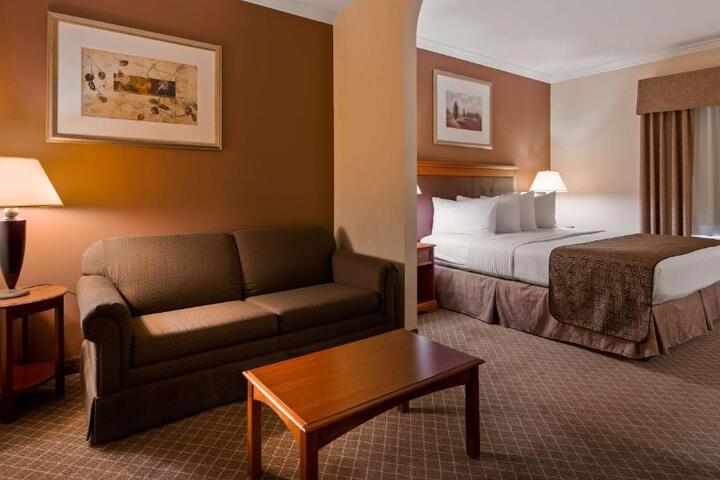1 King Bed (2 of 6)