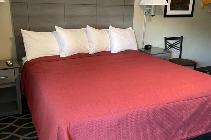 1 King Bed (6 of 12)