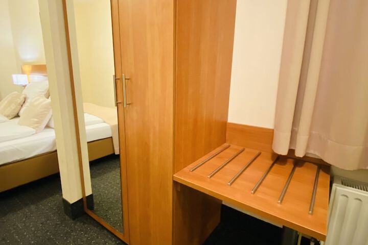 Room 32 of 55