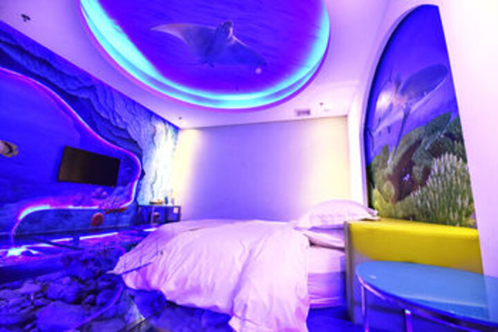 Room 12 of 36