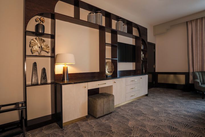 Room 42 of 141