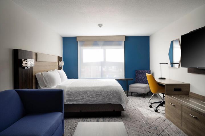 1 King Bed (5 of 28)