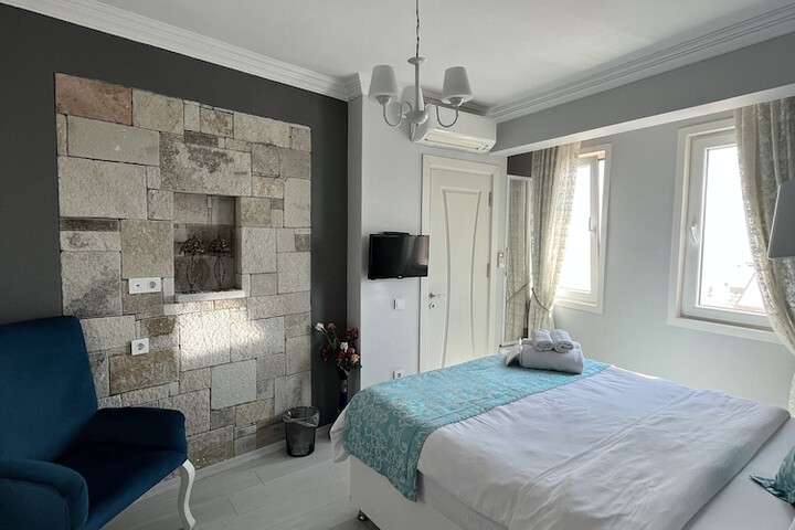 Room 7 of 18