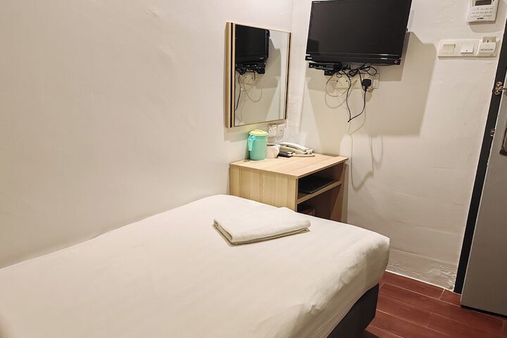 Room 19 of 48