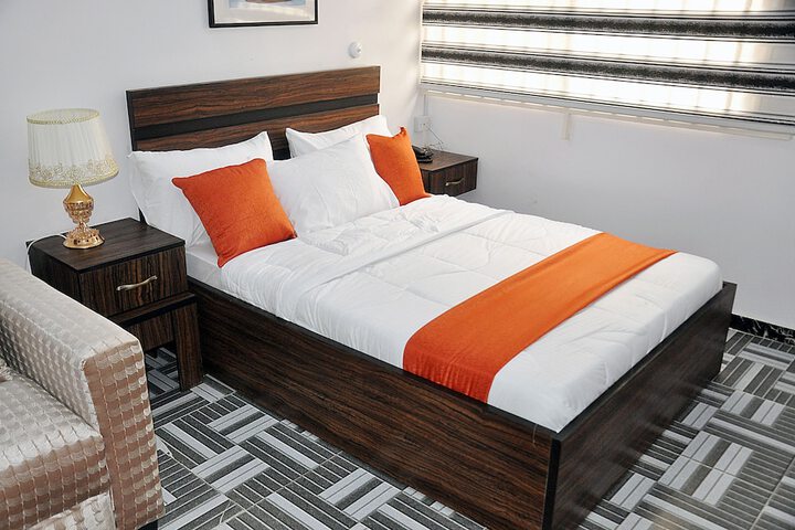Room 4 of 20
