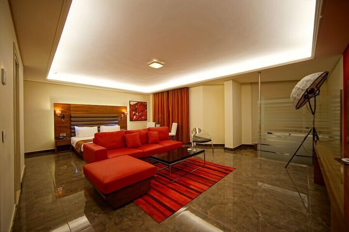 Room 28 of 61