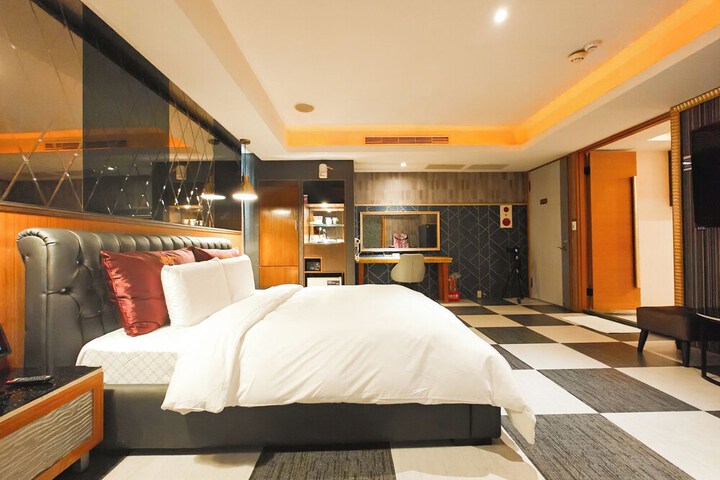 Room 32 of 88