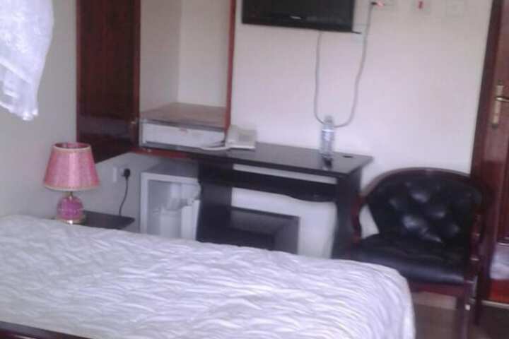 Room 8 of 35