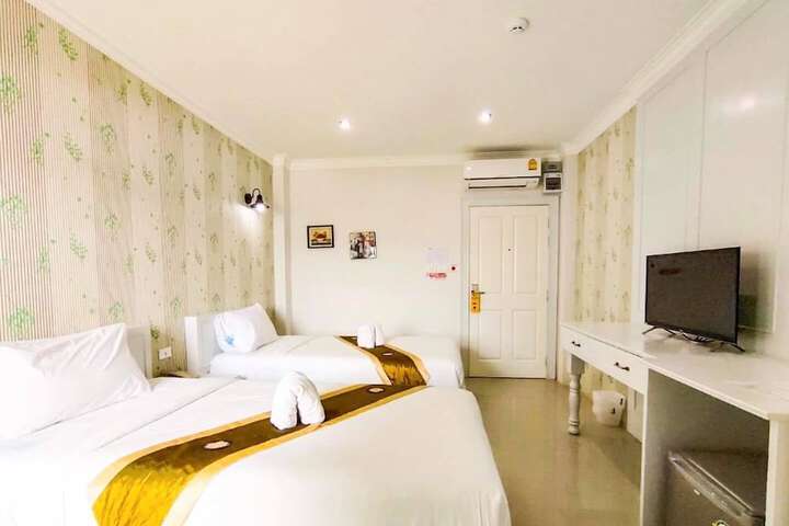 Ploys Pearl Hotel