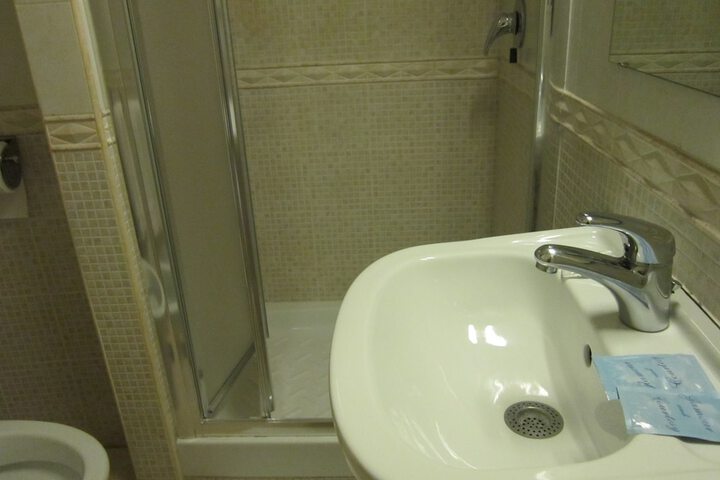 Room 14 of 16