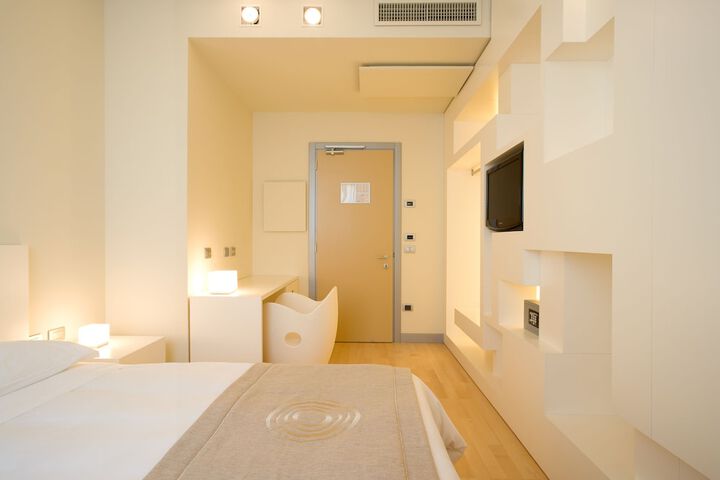 Room 35 of 93