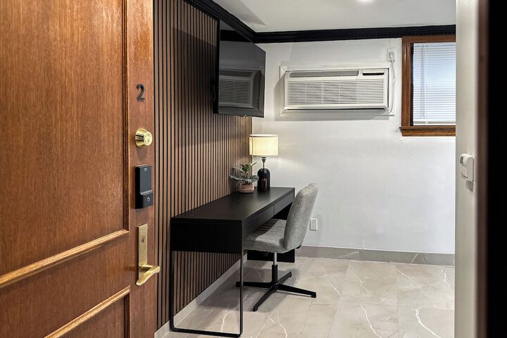 Room 12 of 84