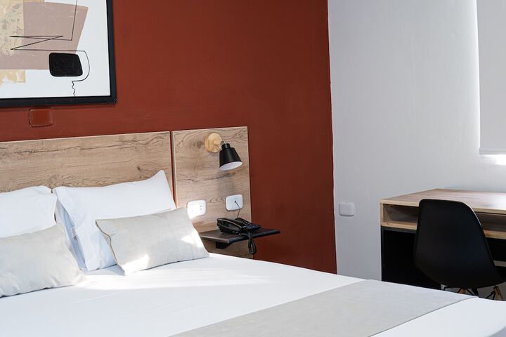 Room 8 of 19