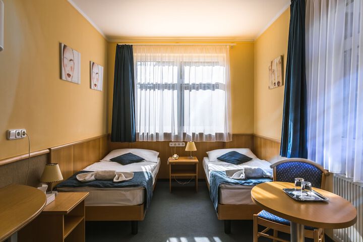 Room 6 of 36
