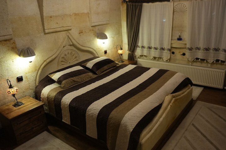 Room 32 of 66