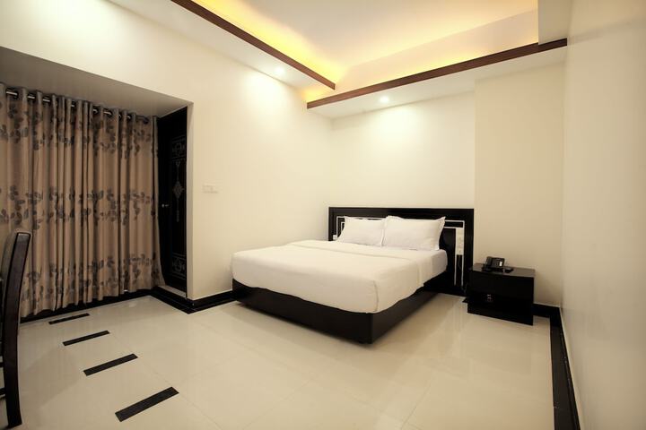 Room 5 of 17