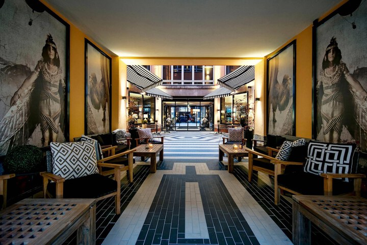 Guest Lobby