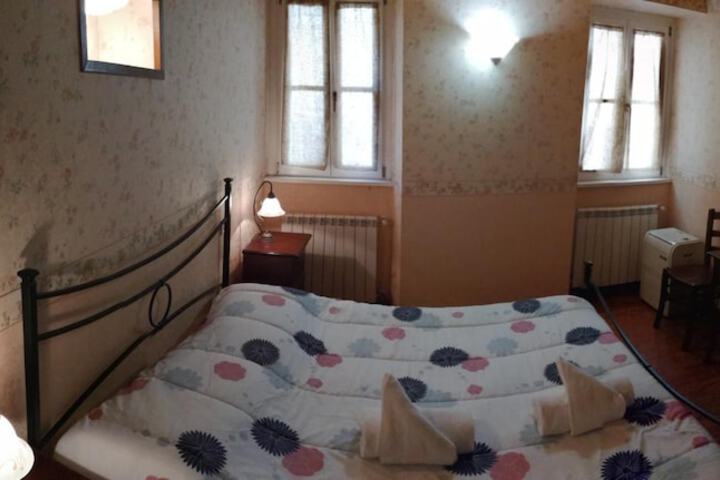 Room 33 of 48