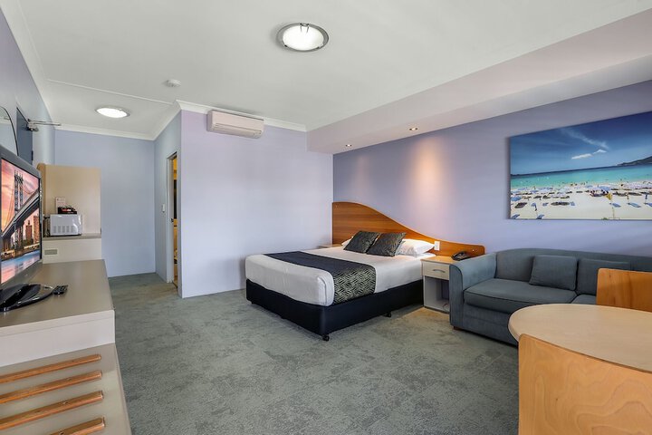 Room 4 of 80