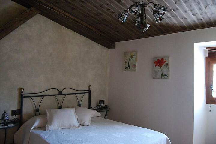 Room 5 of 12
