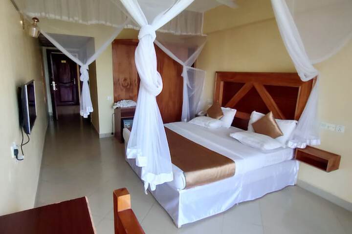 Room 13 of 71