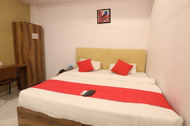 Room 12 of 32