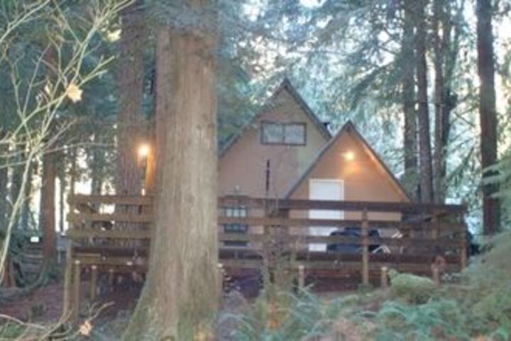 Exterior of 86sl - Rustic - Pets Ok - Bbq - Sleeps 6 3 Bedroom Home by RedAwning