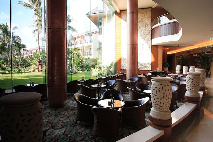 Lounge 62 of 73