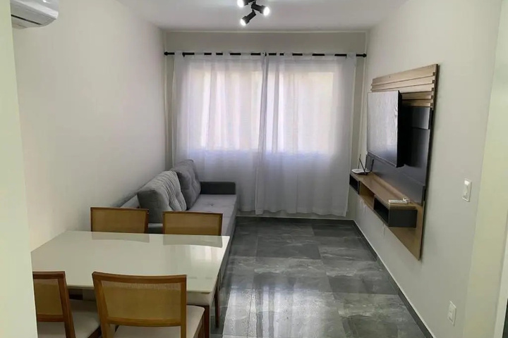 Room 6 of 8