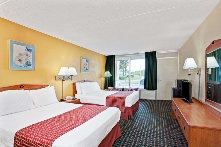 2 Double Beds (7 of 10)