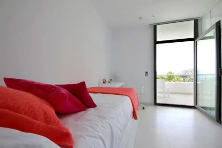 Room 3 of 10