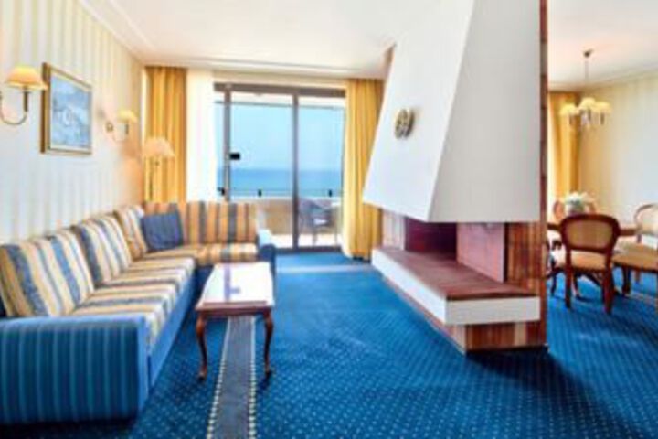 Room 16 of 38