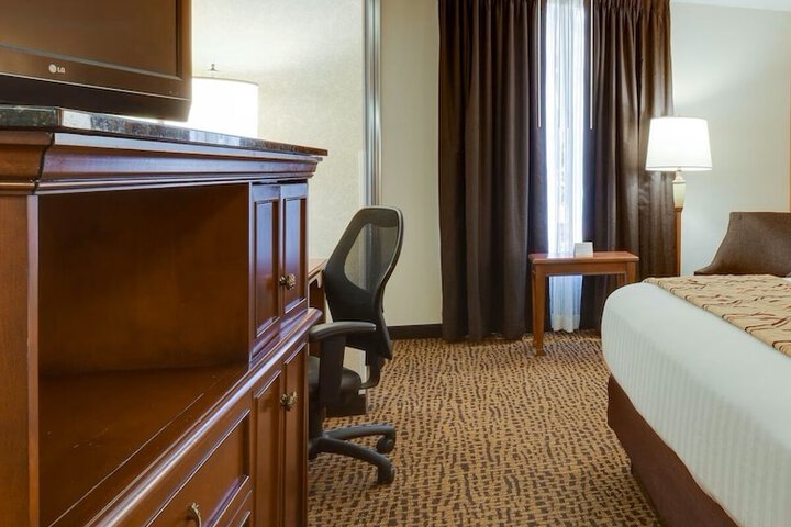 2 Queen Beds (4 of 13)