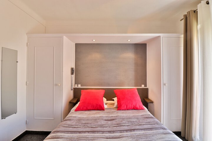 Room 17 of 48