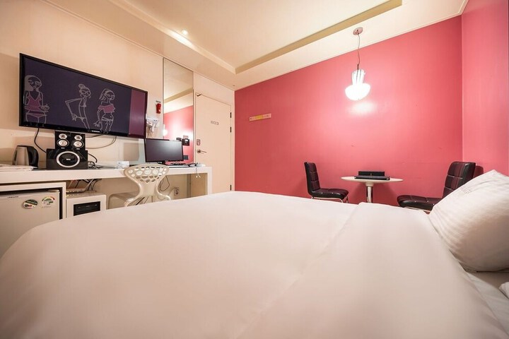 Room 7 of 30