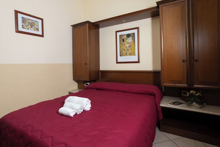 Room 9 of 40