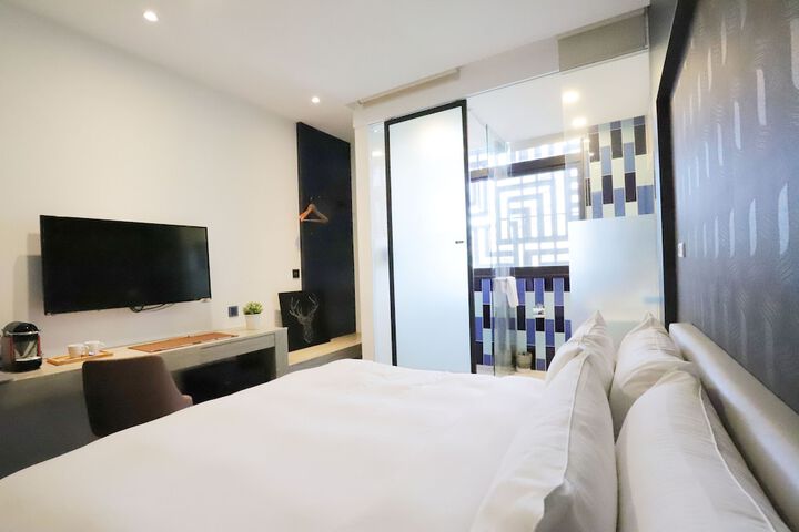 Room 32 of 117